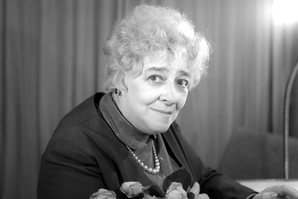 Фаина Раневская. Фото: Юрий Сомов, РИА Новости

Читайте на WWW.KP.RU: https://www.kp.ru/daily/27743/5133794/