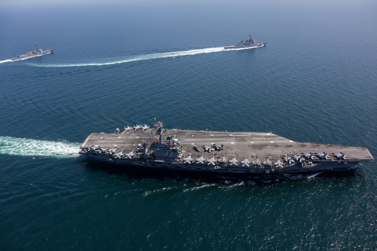    Авианосец США Abraham Lincoln GLP