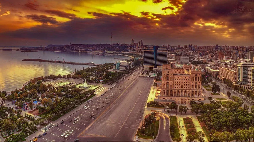     Баку. Азербайджан   
(cc) faiknagiyev