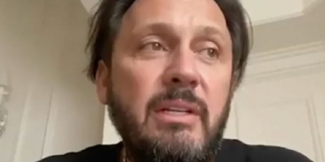 Бросается на родных и не находит себе места. Что происходит у Стаса Михайлова.