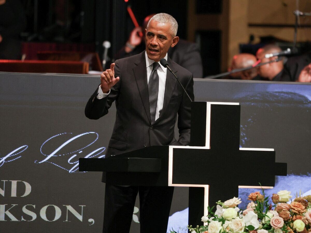    Бывший президент США Барак Обама выступает на поминальной службе по темнокожему пастору Джесси Джексону | © REUTERS / Jim Vondruska