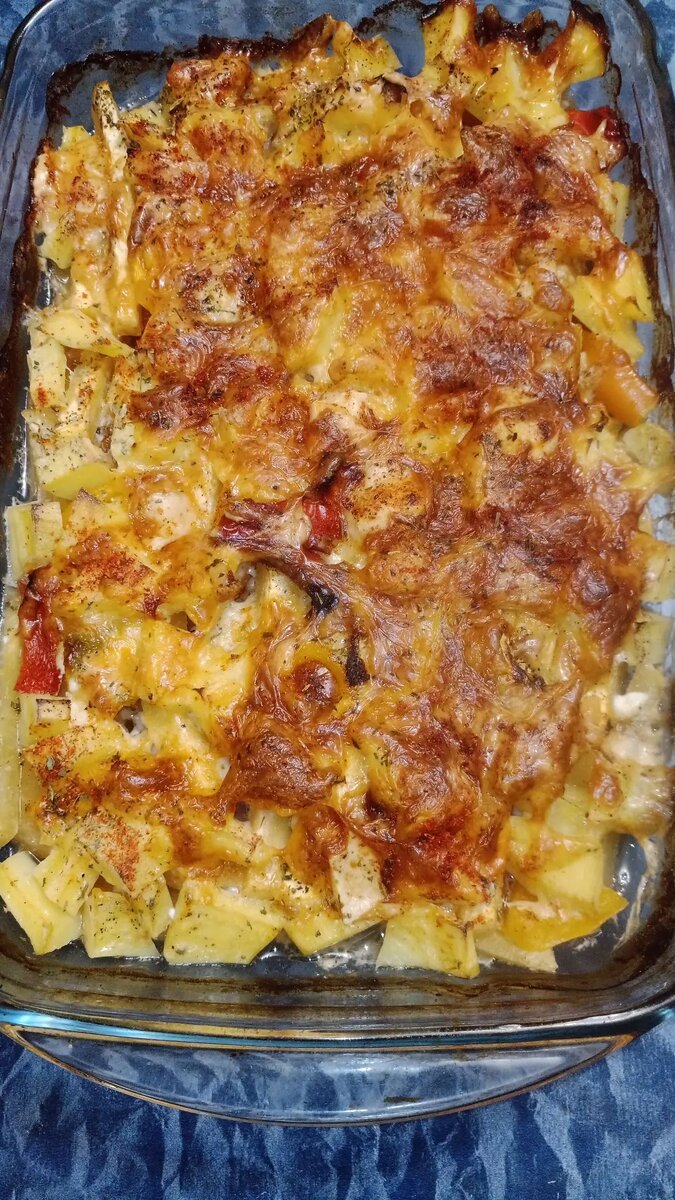 Подавать к столу можно в форме для запекания.