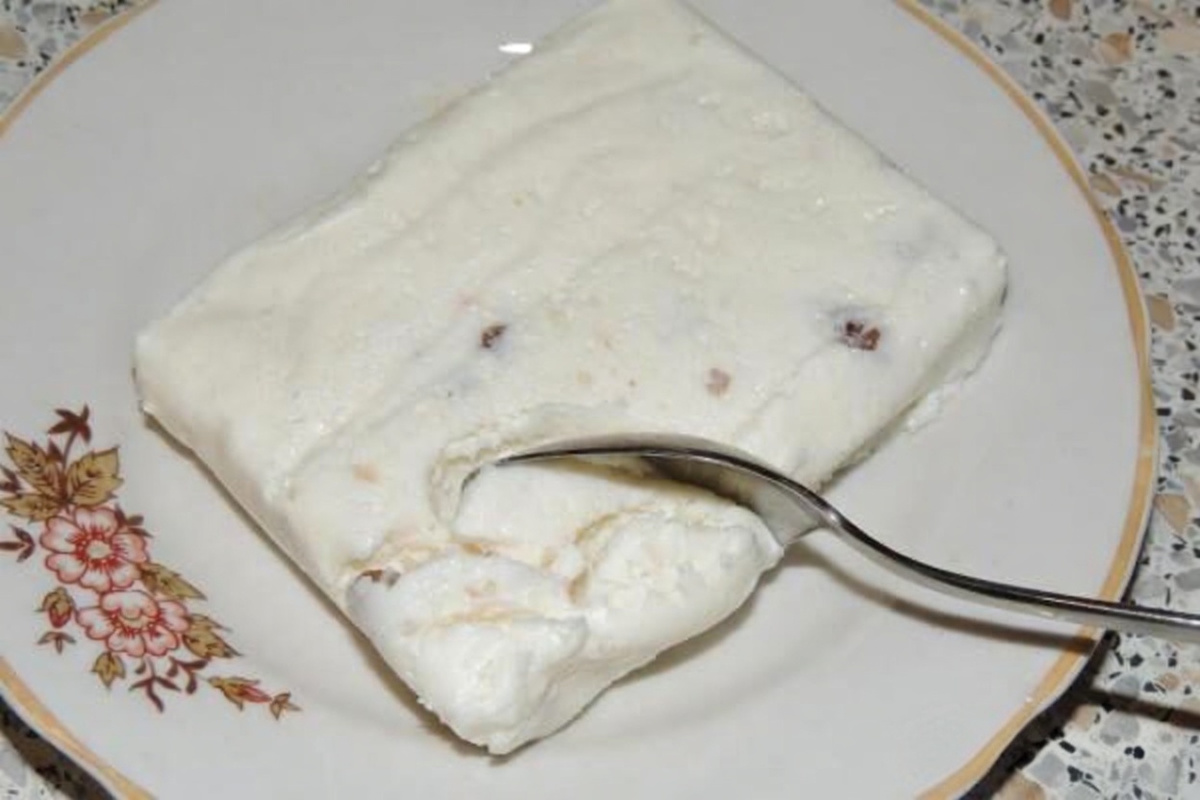 Творожная масса уже сладкая – сахар отдельно не добавляю. Экономия небольшая, но приятная