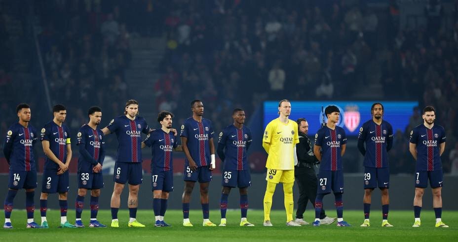    Матвей Сафонов вновь вышел в стартовом составе ПСЖ. REUTERS/Abdul Saboor