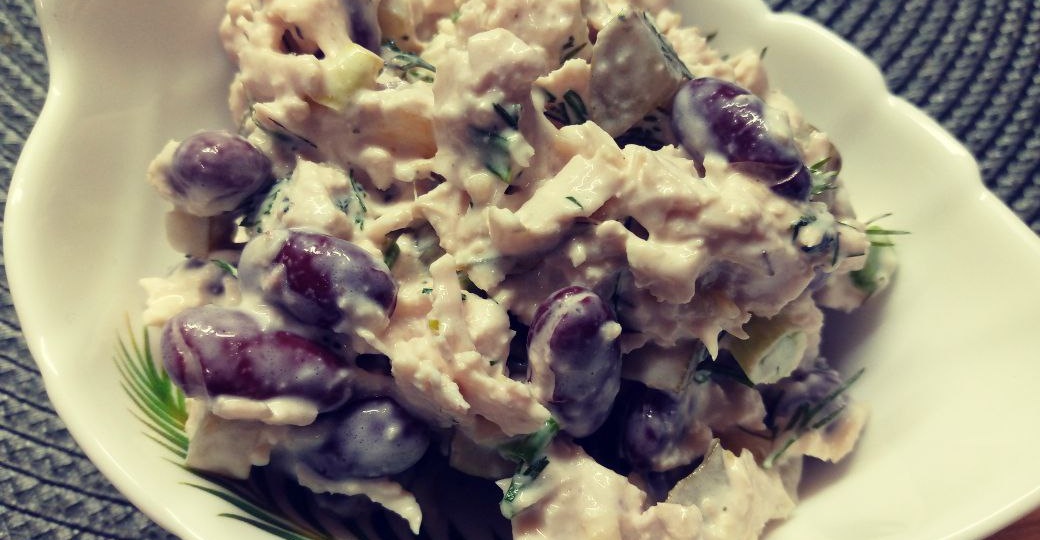 Вкусный, сытный и достаточно бюджетный салат с курицей и красной фасолью.🥗🥙
