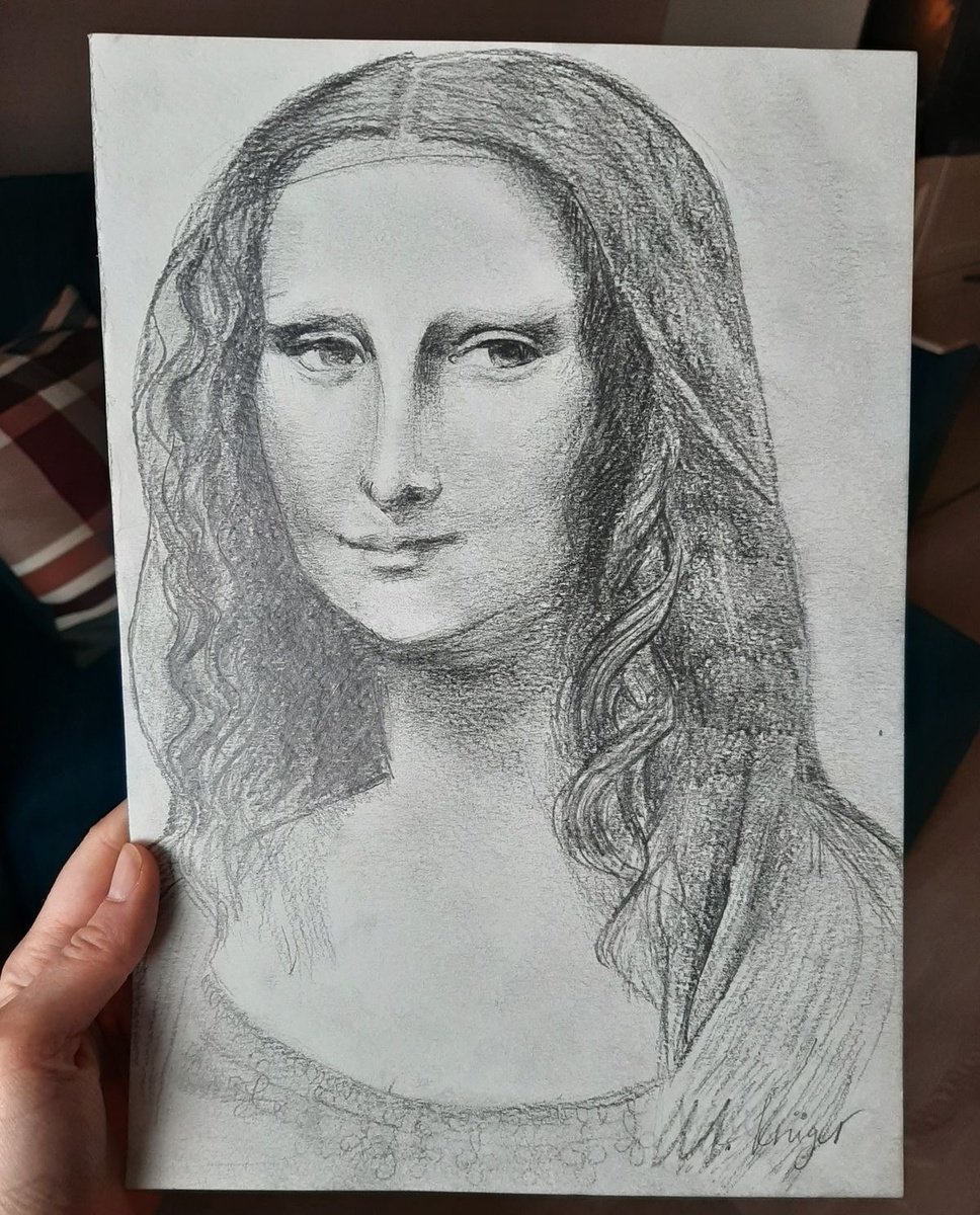 Юные лица очень сложны для рисования. Здесь нужно доработать лобные и надбровные бугры, а также подбородок