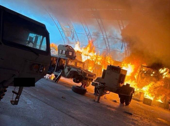 Иран нанёс удар по американской установке Patriot в ОАЭ. Фото © X / ryangrim