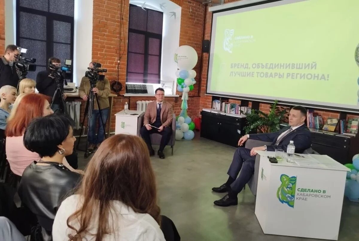    Демешин встретился с хабаровскими предпринимательницами перед 8 марта