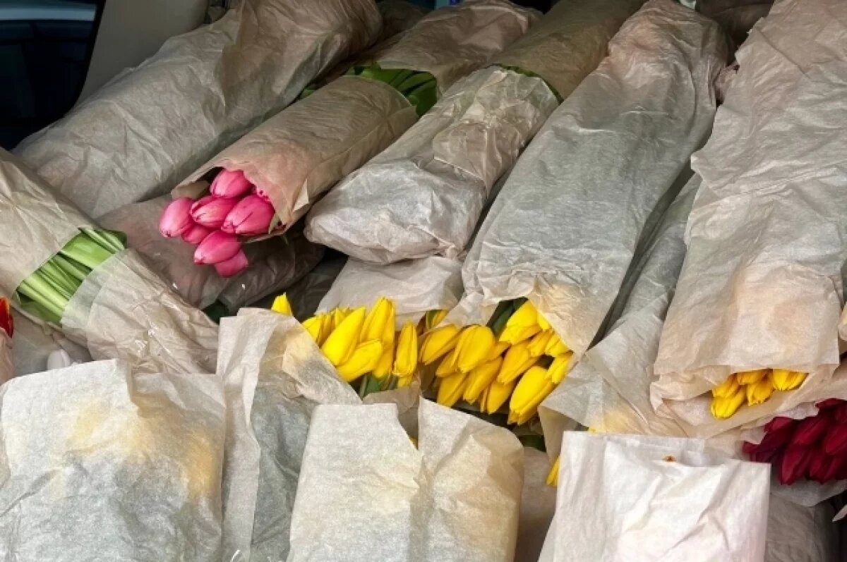    На автолавках разнообразие тюльпанов