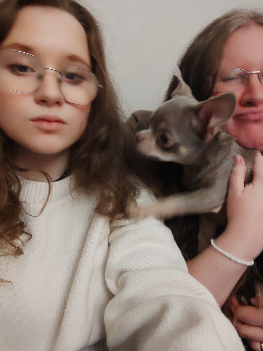 Я с дочкой и собачкой. На фото мое истинное лицо. 