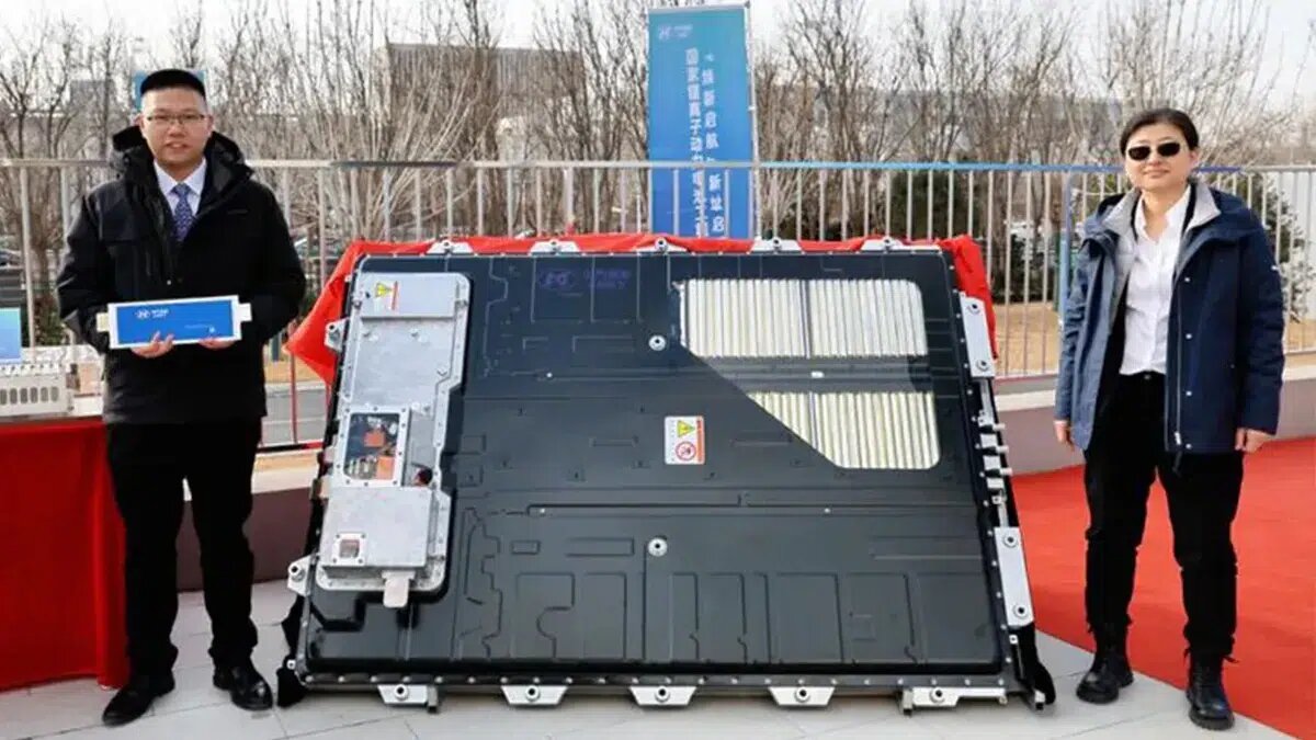    Полутвёрдотельная батарея из Китая: 1000 км на 142 кВт-ч