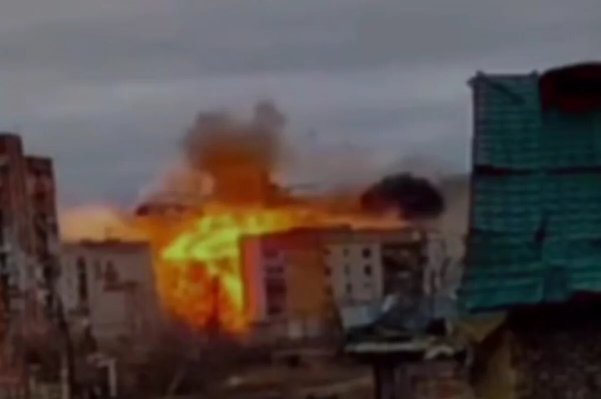    Удар с небес: трехтонные бомбы заживо похоронили боевиков НАТО в Лимане