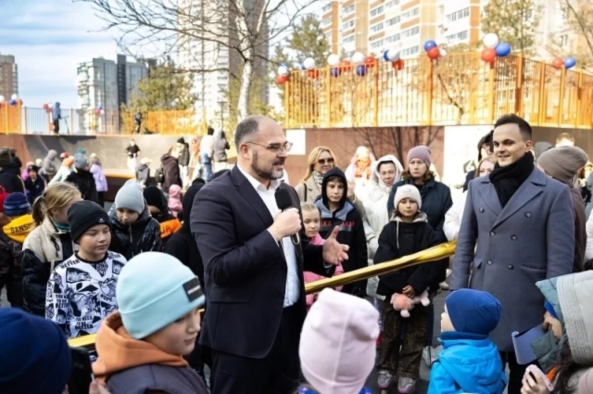    Мэр Шестаков поздравил горожанок с 8 Марта, вспомнив великих женщин города