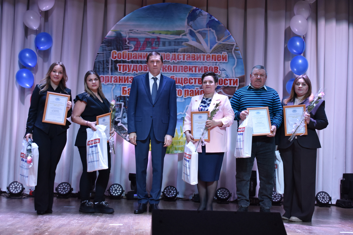 Благодарственные письма от депутата Госдумы РФ Виктора Игнатова вручены передовикам Барабинского района