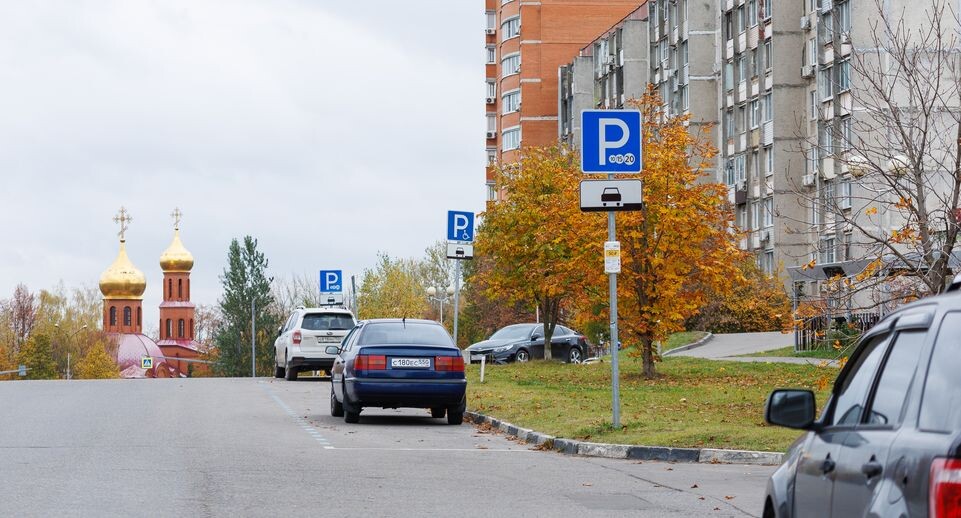    Платная парковка в Дзержинском на улице Угрешской / Медиасток.рф