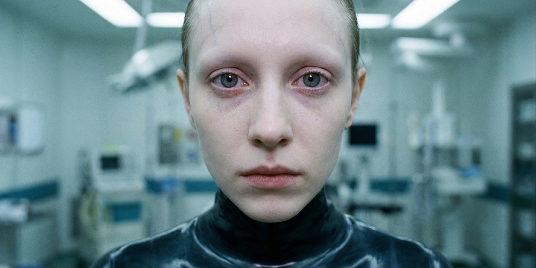 В 2015 в Воронеже появилась девушка, говорящая на неизвестном языке.