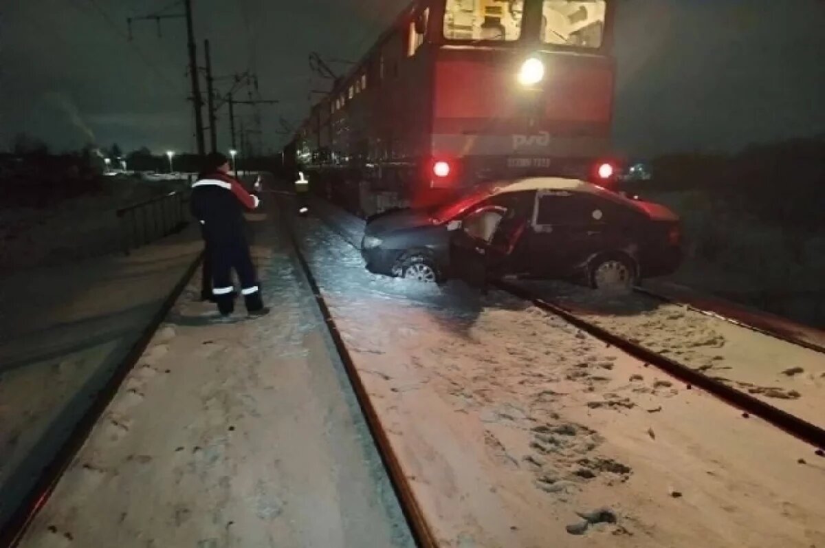    На Алтае молодой водитель госпитализирован после столкновения с поездом