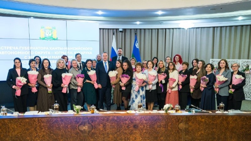    Губернатор Югры встретился с матерями и жёнами бойцов СВО