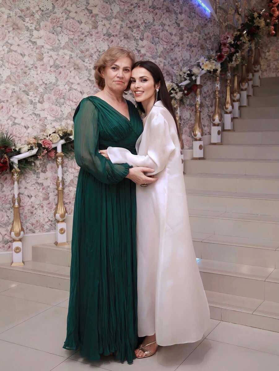    Сати Казанова поздравила мамуСоцсети Сати Казановой