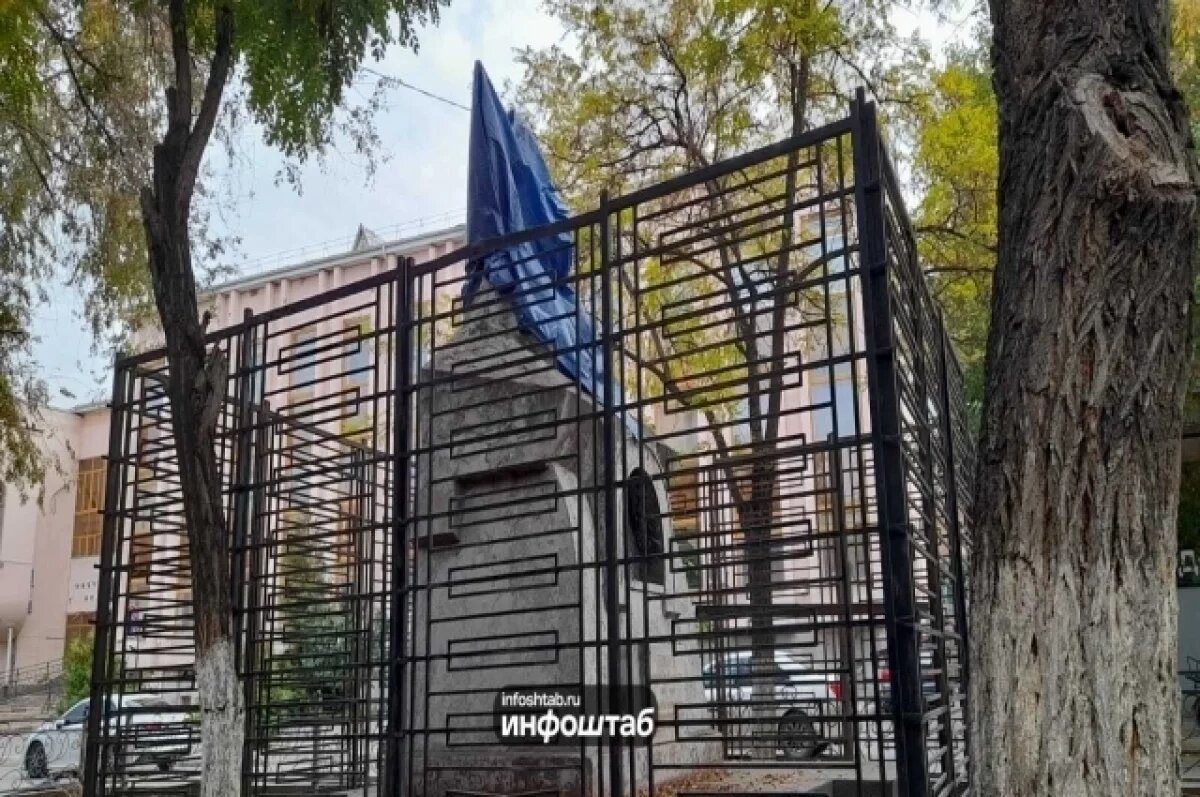    Аукцион на проект реставрации памятника Трусову в Астрахани не состоялся