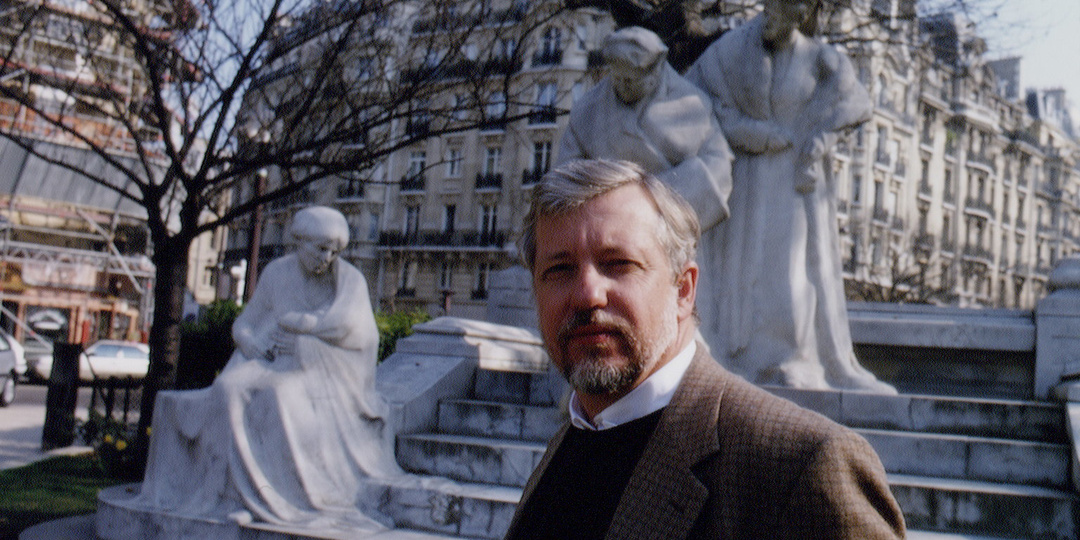 «Угодить под молнию, одновременно подвергаясь нападению белой акулы»: за что мир полюбил Дэна Симмонса