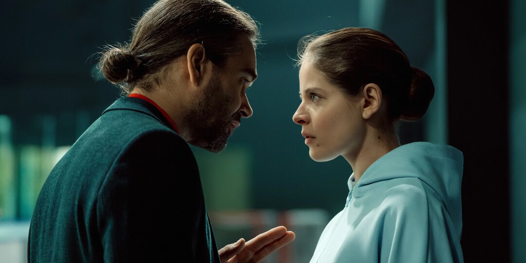 «На льду»: мелодраматический детектив про загадочные происшествия в школе фигурного катания