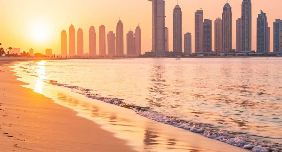 Падение обломков и паника в Сети: власти Дубая вынуждены опровергать слухи об атаке на аэропорт. Что на самом деле произошло?