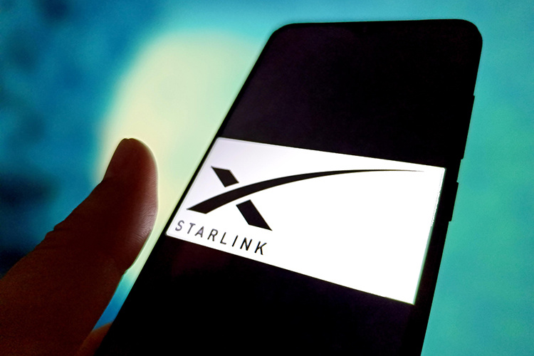    Starlink с 2022 года был едва ли не главным интернет-соединением в войсках, причем по большей части украинских.   
Фото: © Cfoto / Keystone Press Agency / www.globallookpress.com