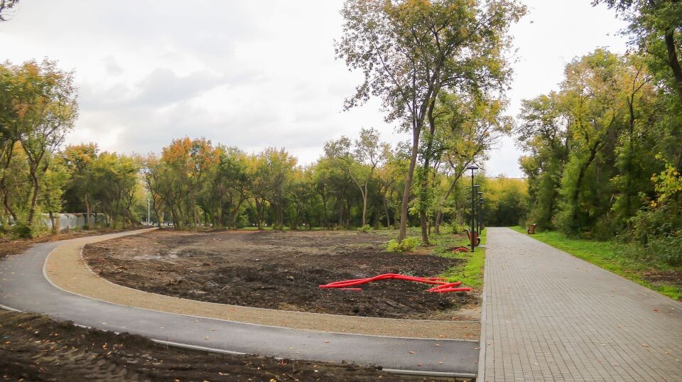    Реконструкция территории бывшего парка имени Ленина. Сентябрь 2025 года. Источник: Виталий Барабаш/"Толк"