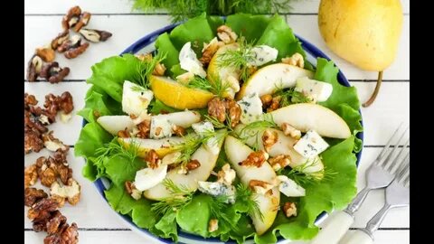 Салат с курицей и голубым сыром