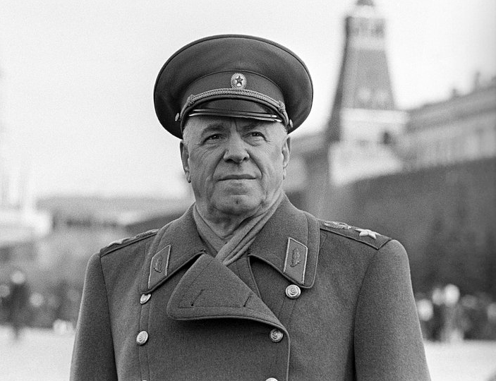 Четырежды Герой СССР Жуков развеял главный миф о Сталине: никаких глобусов и бегства на дачу не было