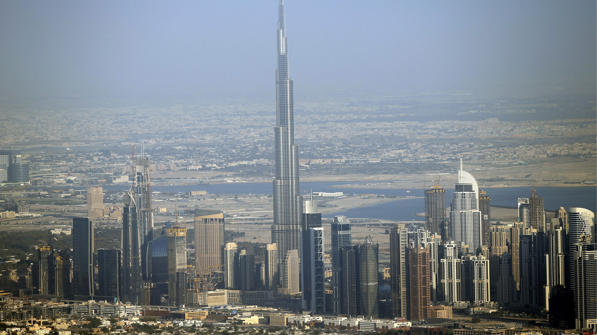    Дубай, центр города небоскребы, башня Бурдж Халифа (епа)