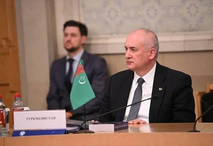 Чрезвычайный и Полномочный Посол Туркменистана в Соединённых Штатах Америки (город Вашингтон) Эсен Мухаммедович Айдогдыев.