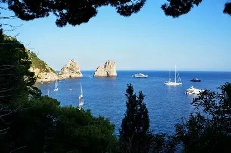 Неаполитанский залив Тирренского моря