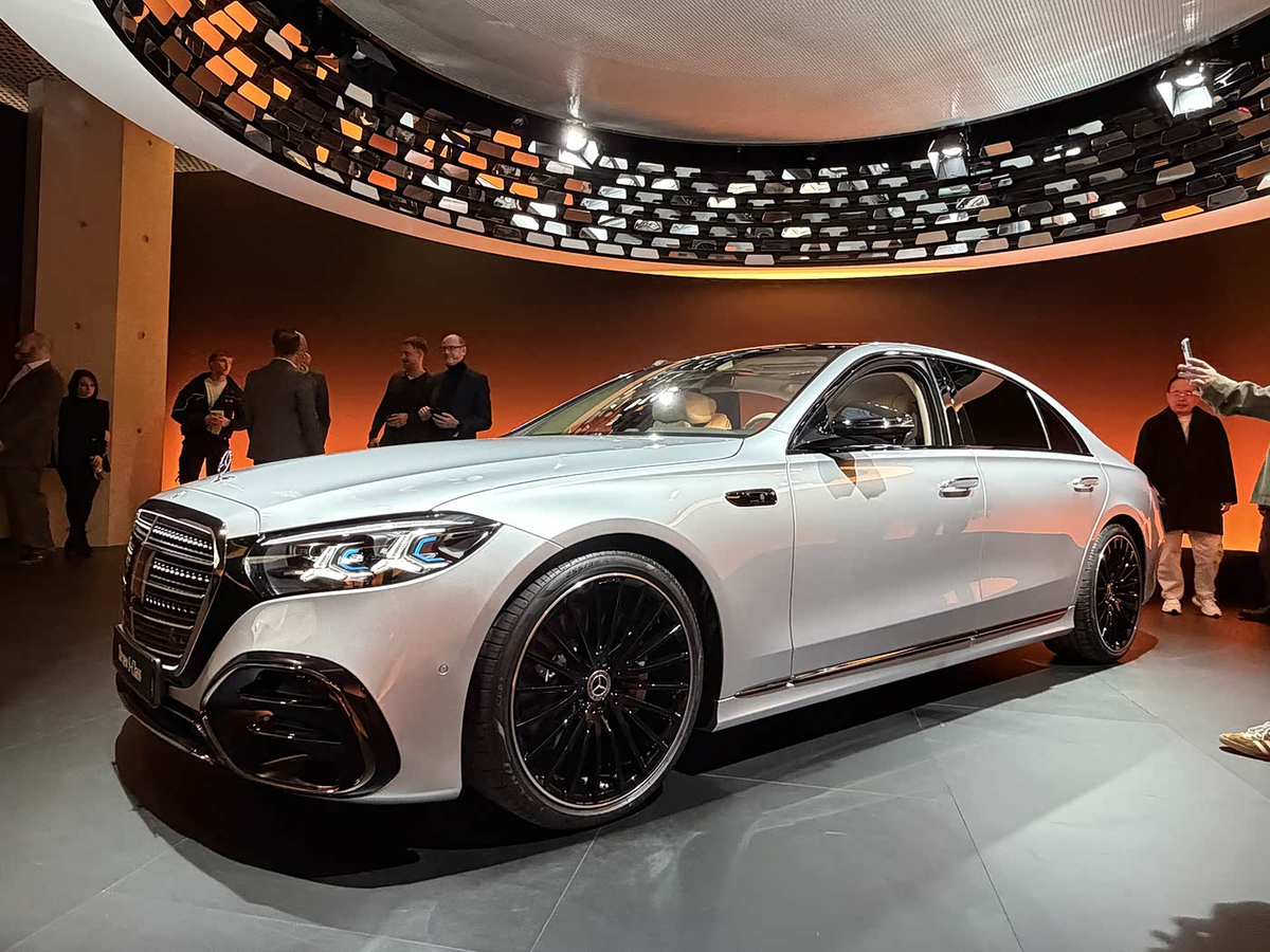 Новый Mercedes-Benz S-Class выходит на рынок! Для простого россиянина эта -игрушка- естественно не по корману!