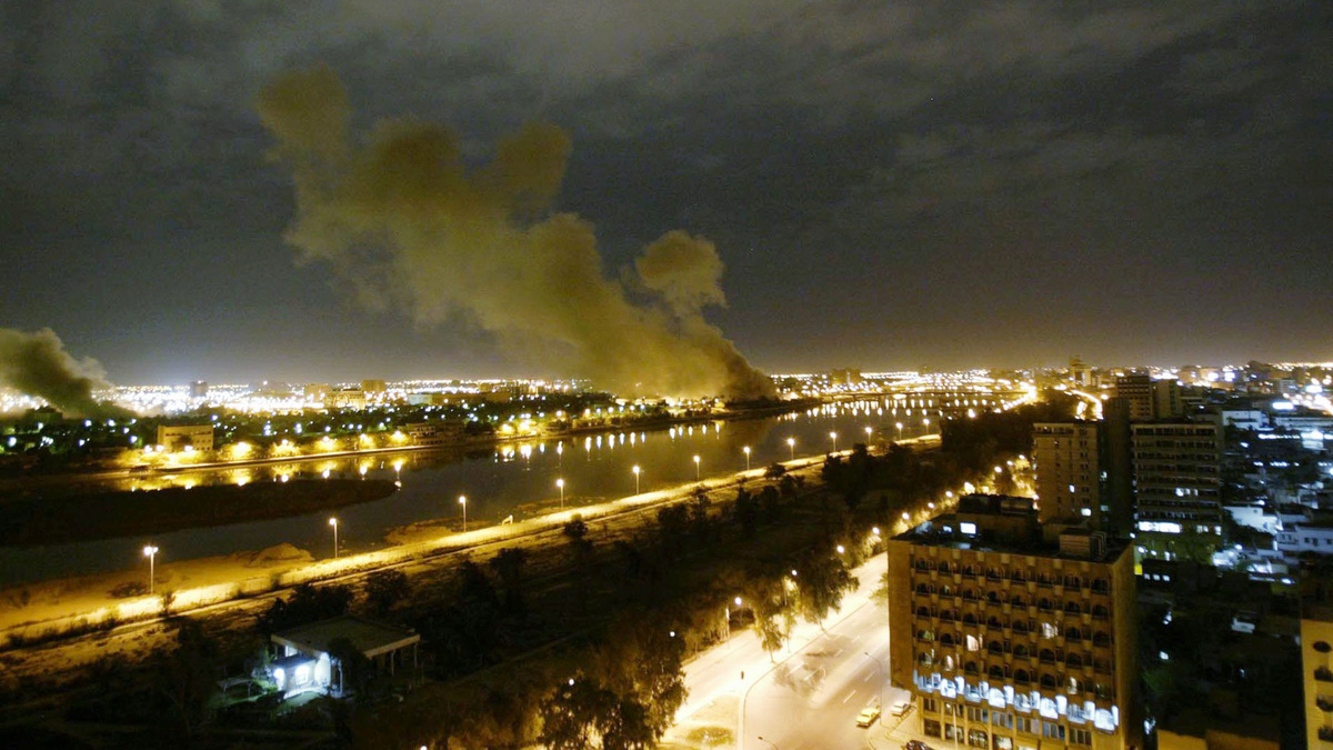    США обстреливают Ирак 2003 АР