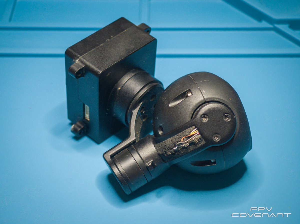 Порванные шлейфы на кронштейне