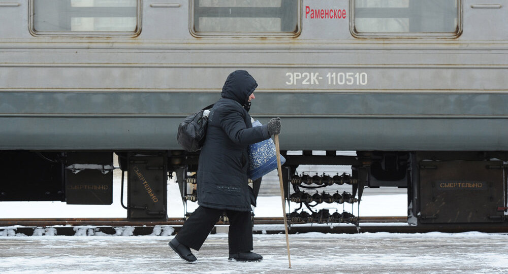 Задержка поездов, эвакуация и один пострадавший: что известно о ночной атаке БПЛА на Россию