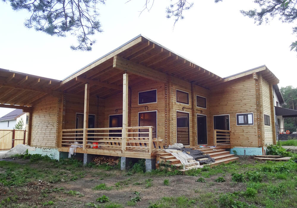 Дом приятелей. Один этаж, простая крыша