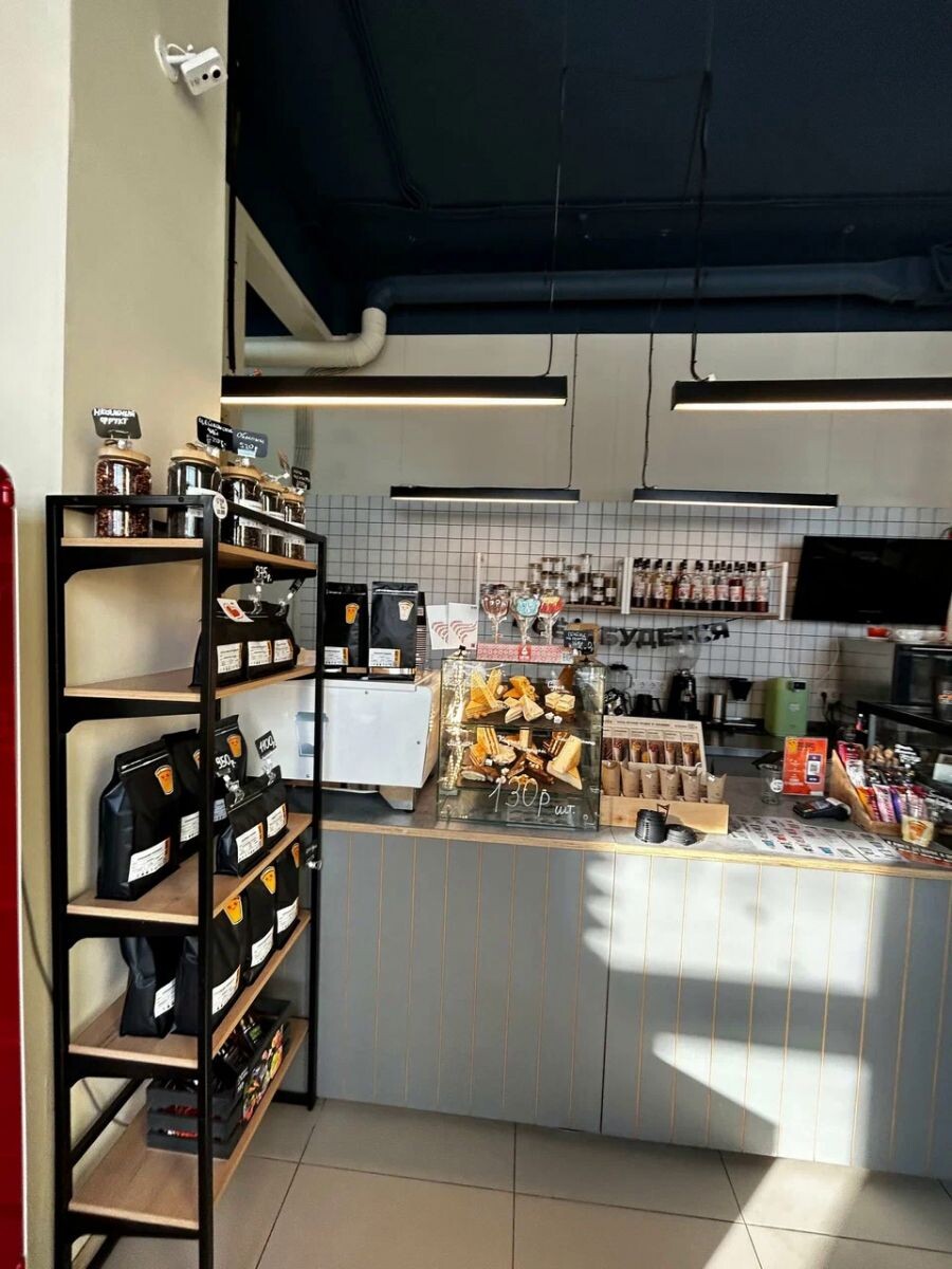 Покраска стен и потолка кофейни Do.Bro Coffee