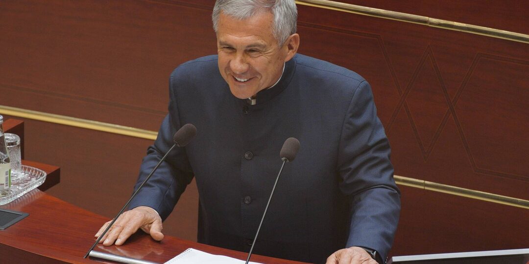 Минниханов поздравил жительниц Татарстана с наступающим 8 Марта