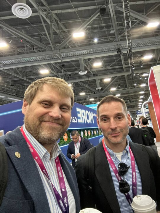 Денис Пронин (слева) с главой компании CarPrice Маттье Ланнеграндом. Фото предоставлено спикером