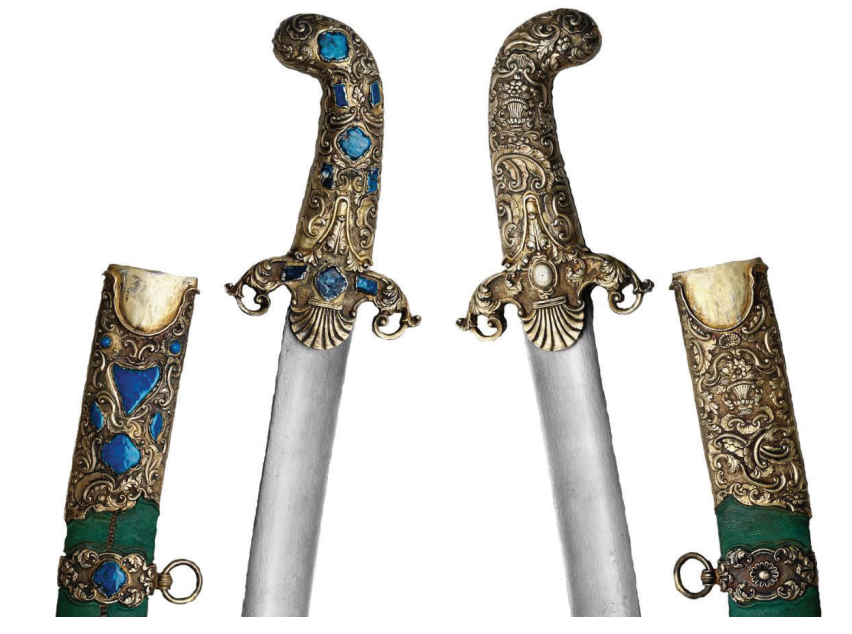 Слева - лицевая сторона, справа - внутренняя.