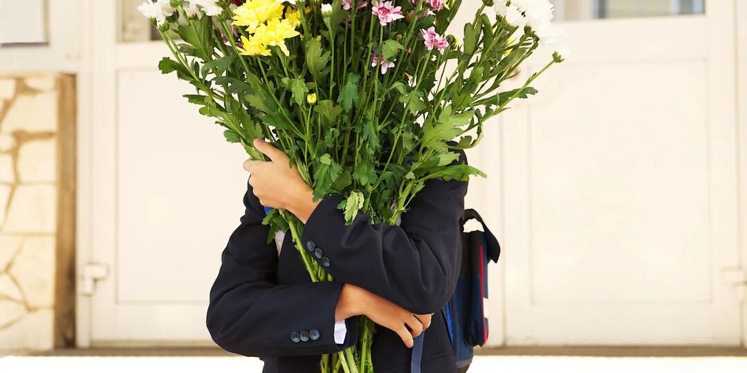 Не подставьте учителя: сколько можно дарить на 8 Марта