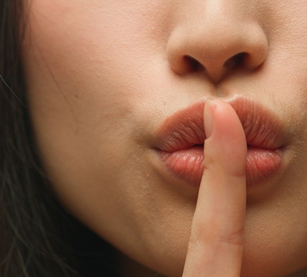 Не говори! 3 фразы, которые обесценивают собеседника