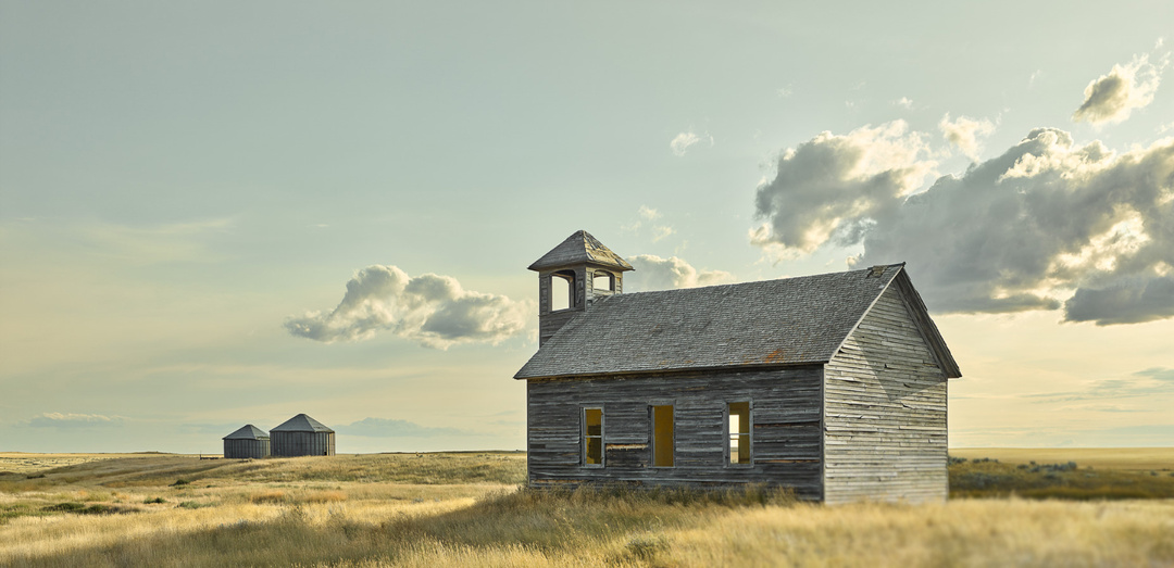 Сельская Америка без прикрас: заброшенные строения и завораживающие ландшафты в объективе Джима Вестфалена.