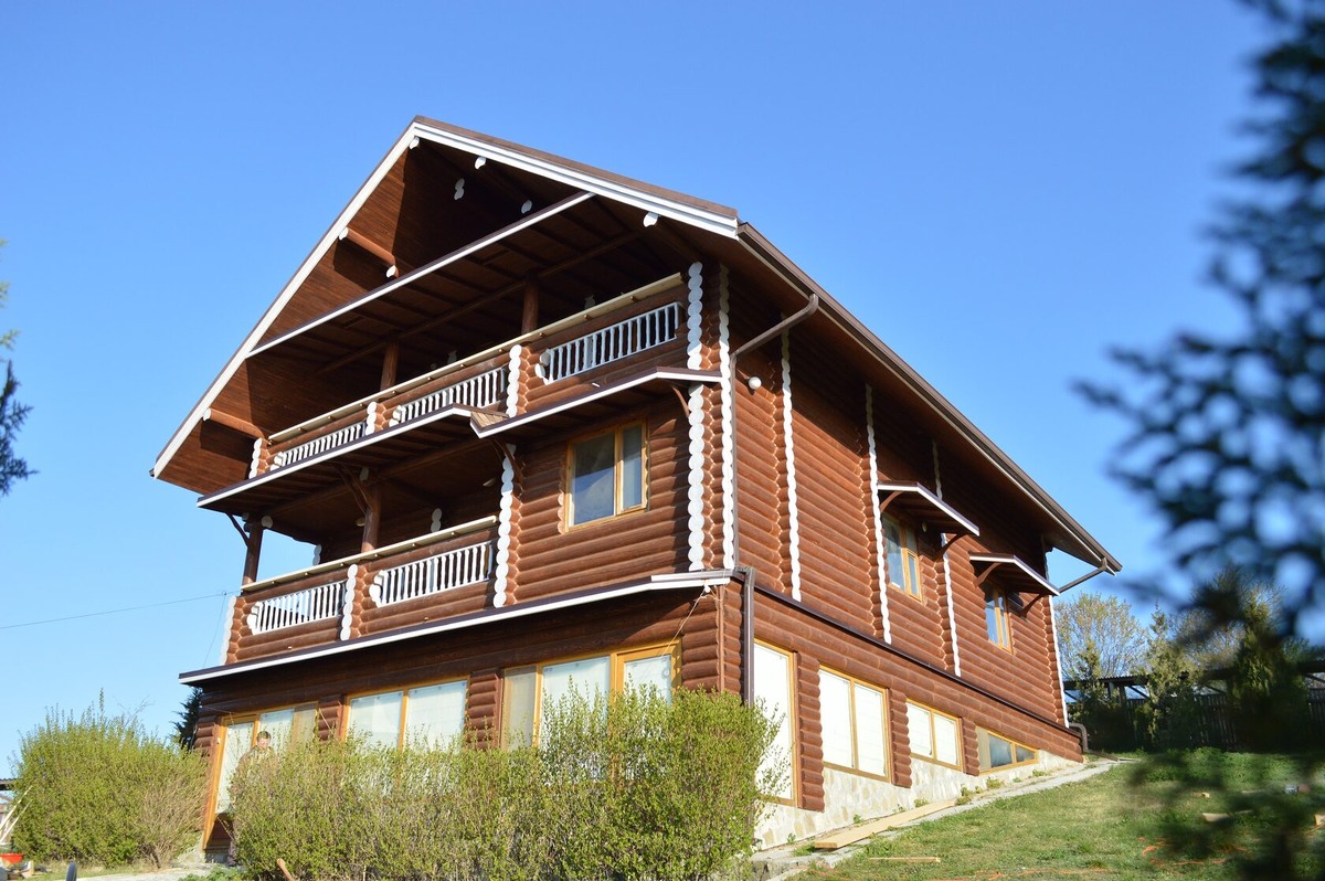 Дом из оцилиндрованного бревна. г. Бяла (Болгария)