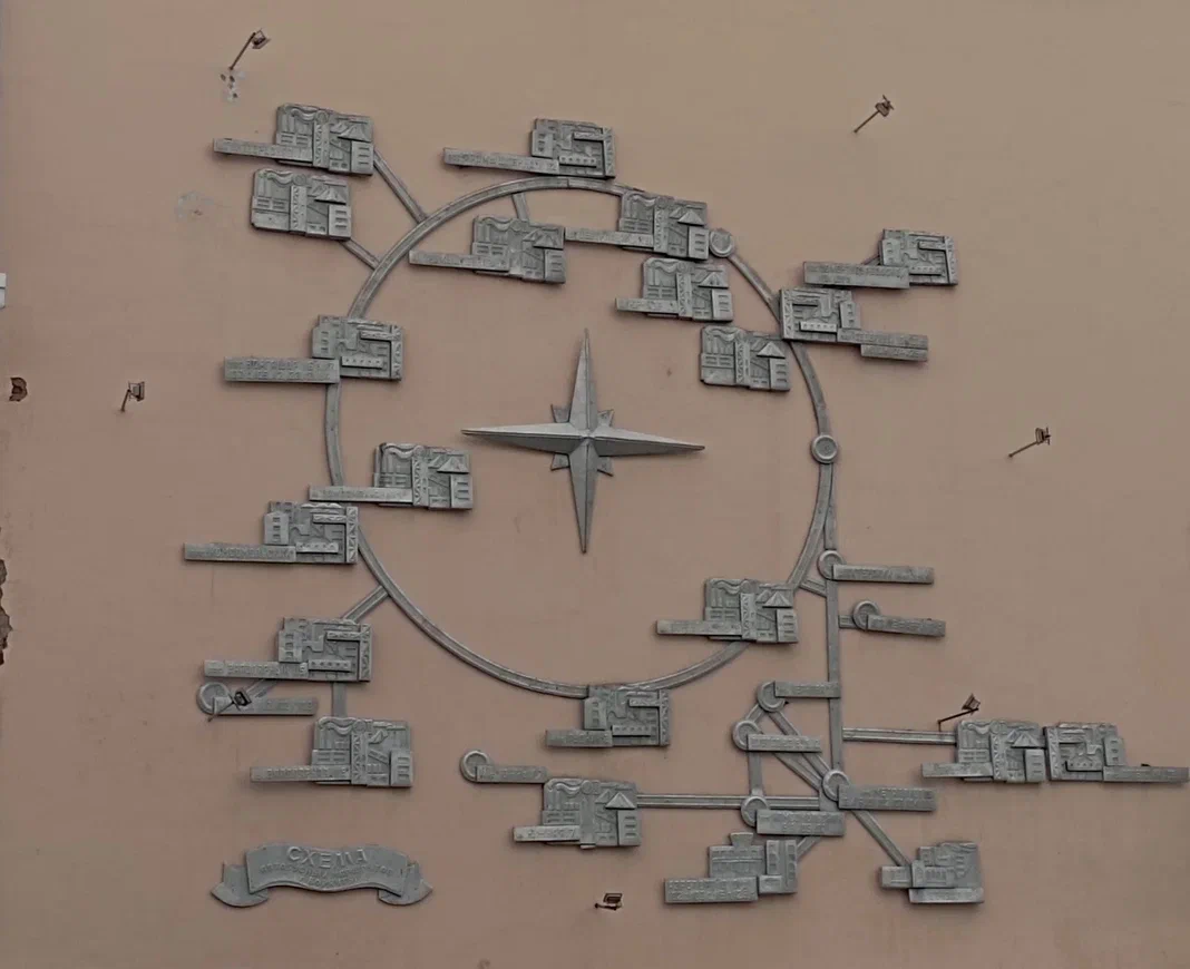 Художественное изображение Воркутинского кольца на стене кинотеатра "Родины" (ТЦ "Каскад").