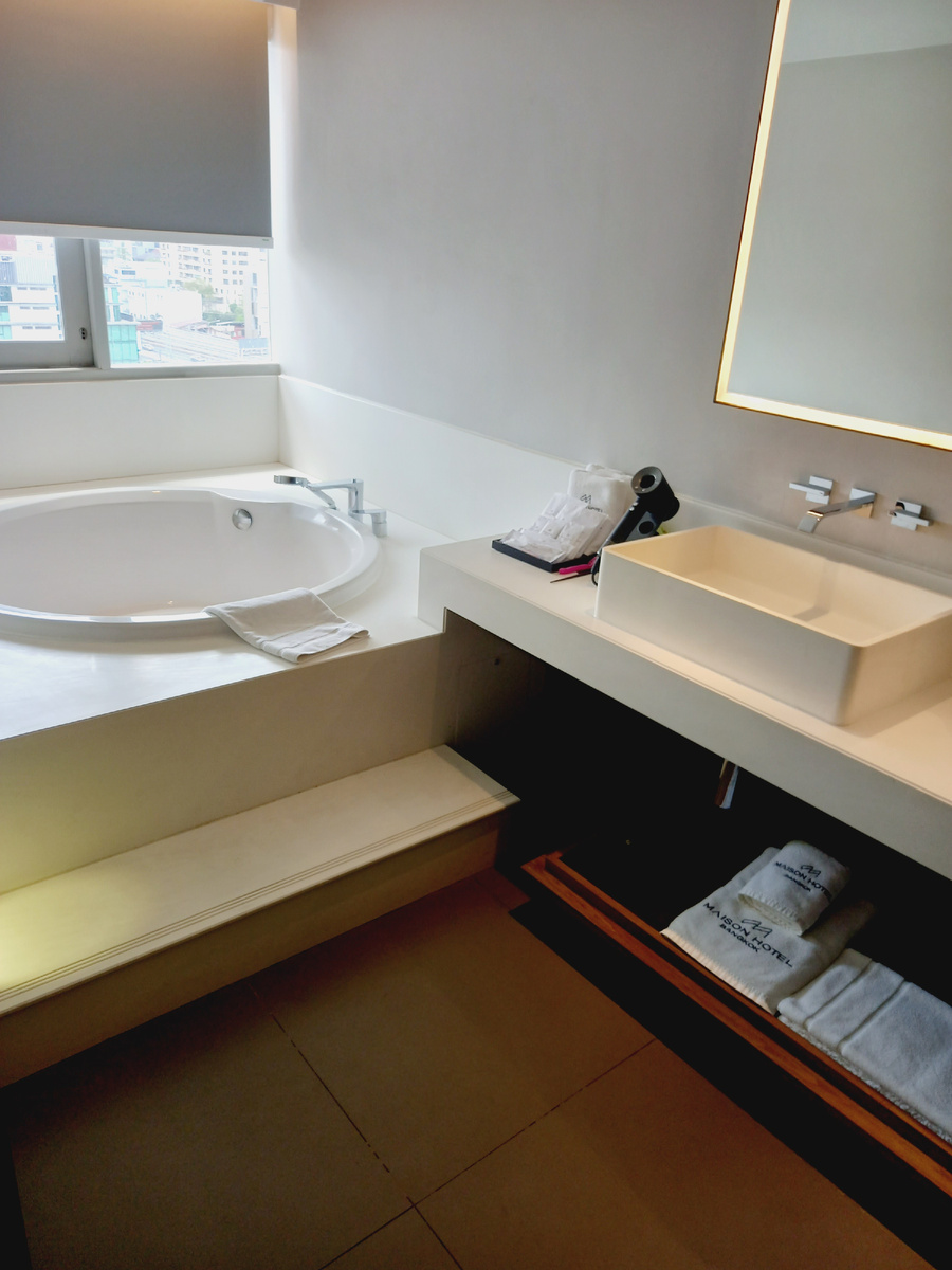 К слову, раковины 2 штуки и зеркала 2 😁