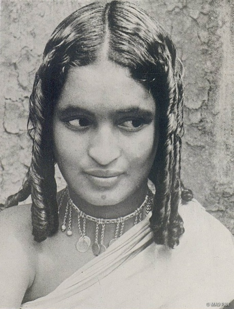 Девушка из народа Тода, Индия. Первая половина XX века.
